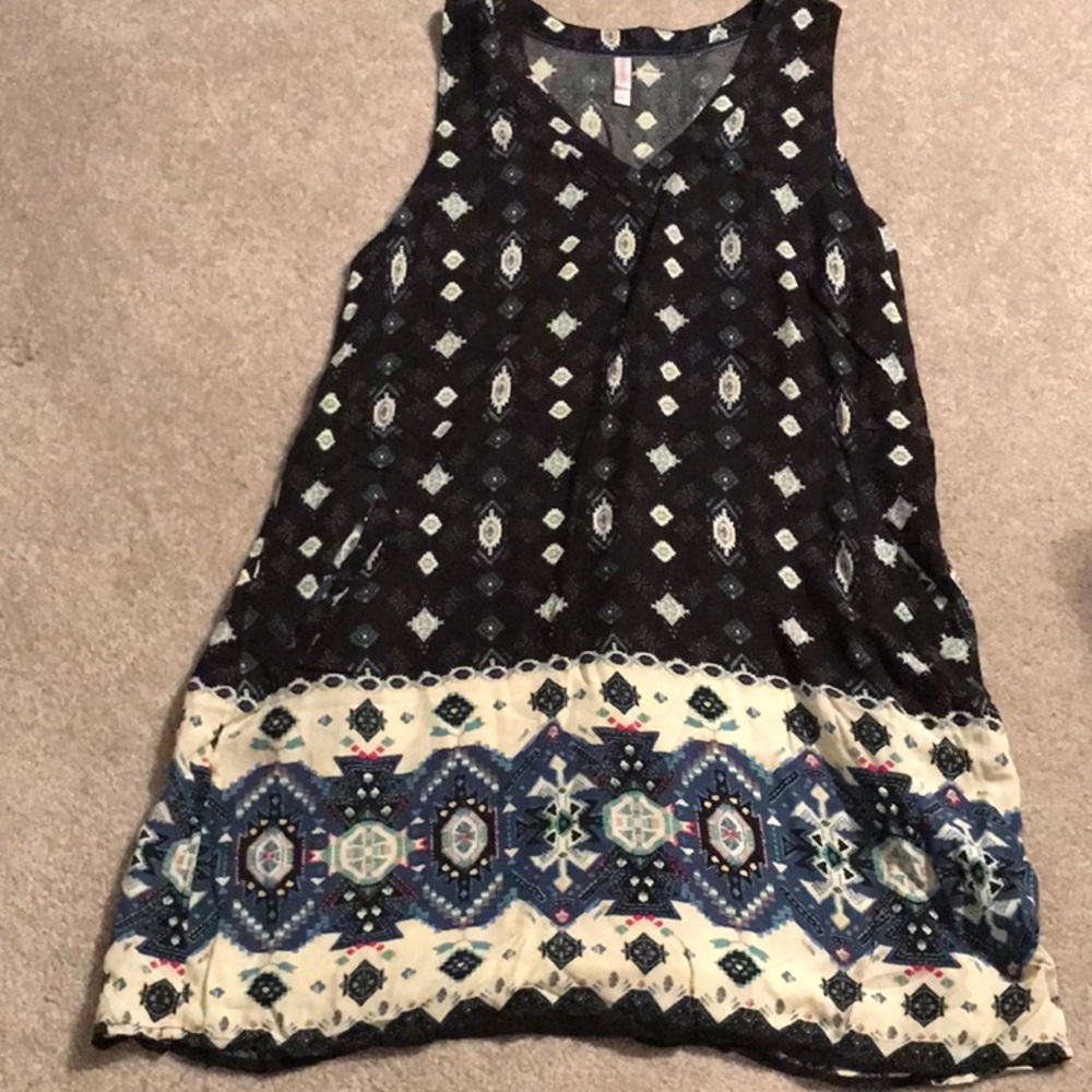 Sleeveless v neck dress with pockets - Picture 1 of 5